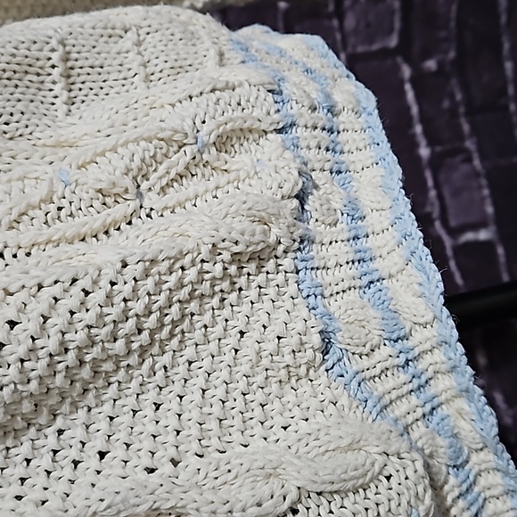 The Eagle's Eye Vintage Hand Knit White & Blue Cable Knit Cardigan Size Medium - Picture 7 of 13